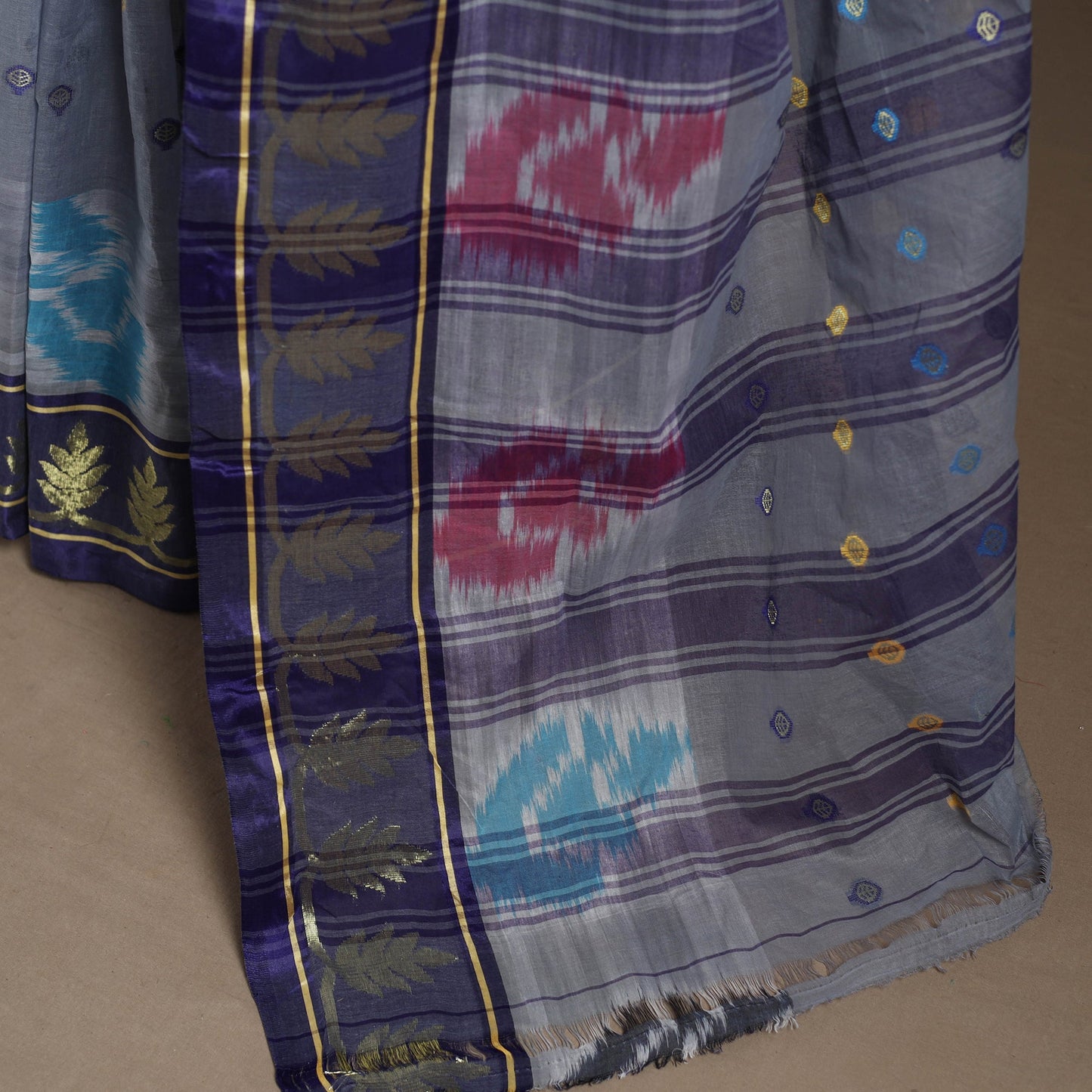 Grey - bengali tant saree with matching jewellery & blouse