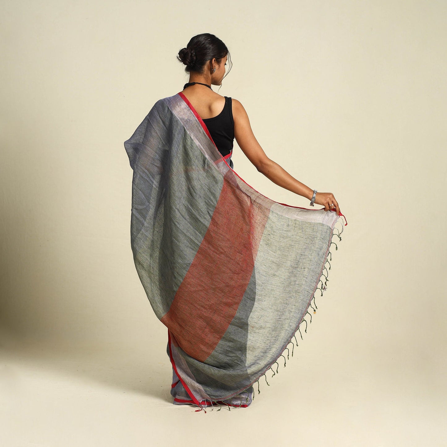  Grey Bishnupur Linen Handloom Saree from Bengal