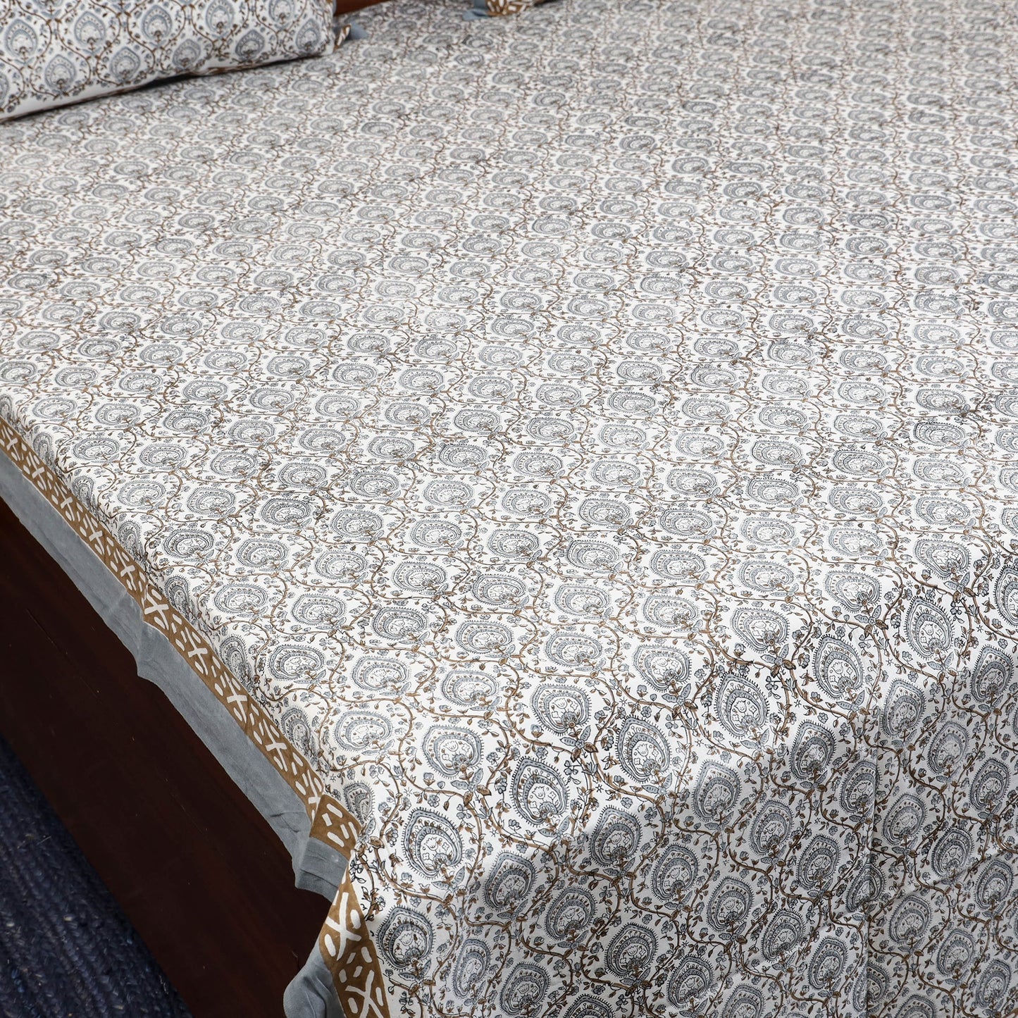 Cotton double sanganeri bed sheet set (108 x 90 in) 11