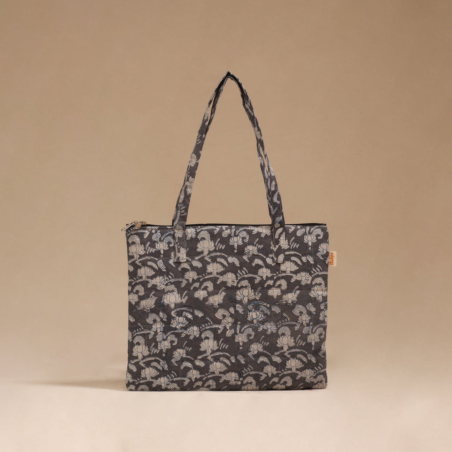 Handcrafted quilted handbag 02