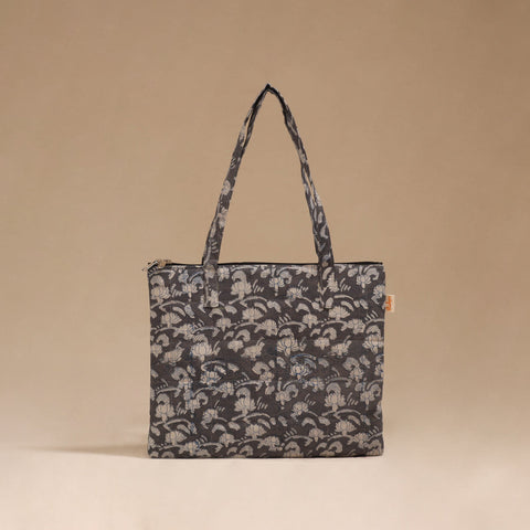 Handcrafted quilted handbag 02