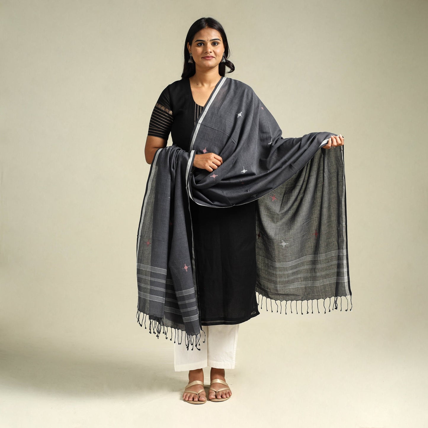 Grey - handloom cotton bengal jamdani dupatta 15