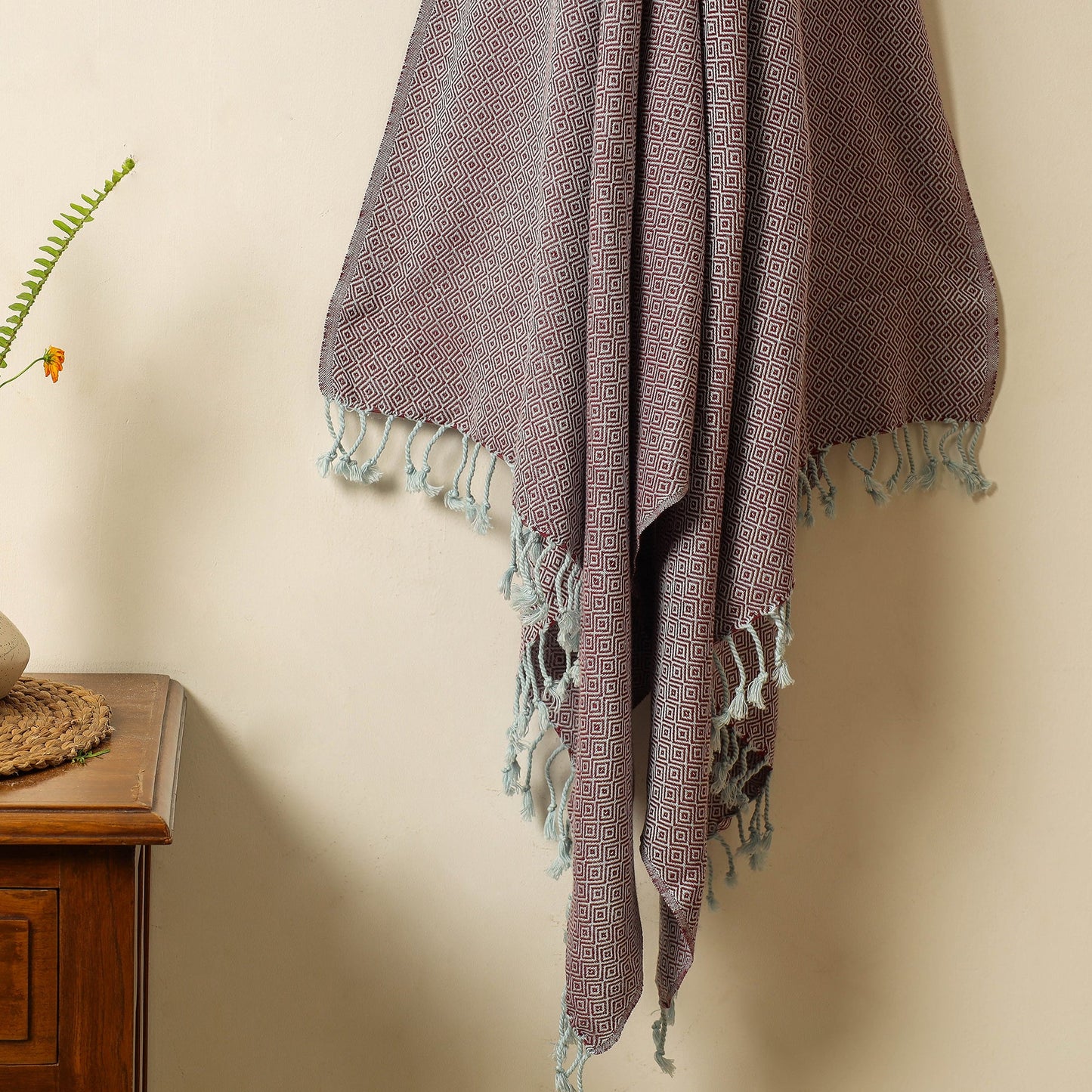 Buy Handloom Cotton Towel with Tassels from Bijnor by Nizam l iTokri.com
