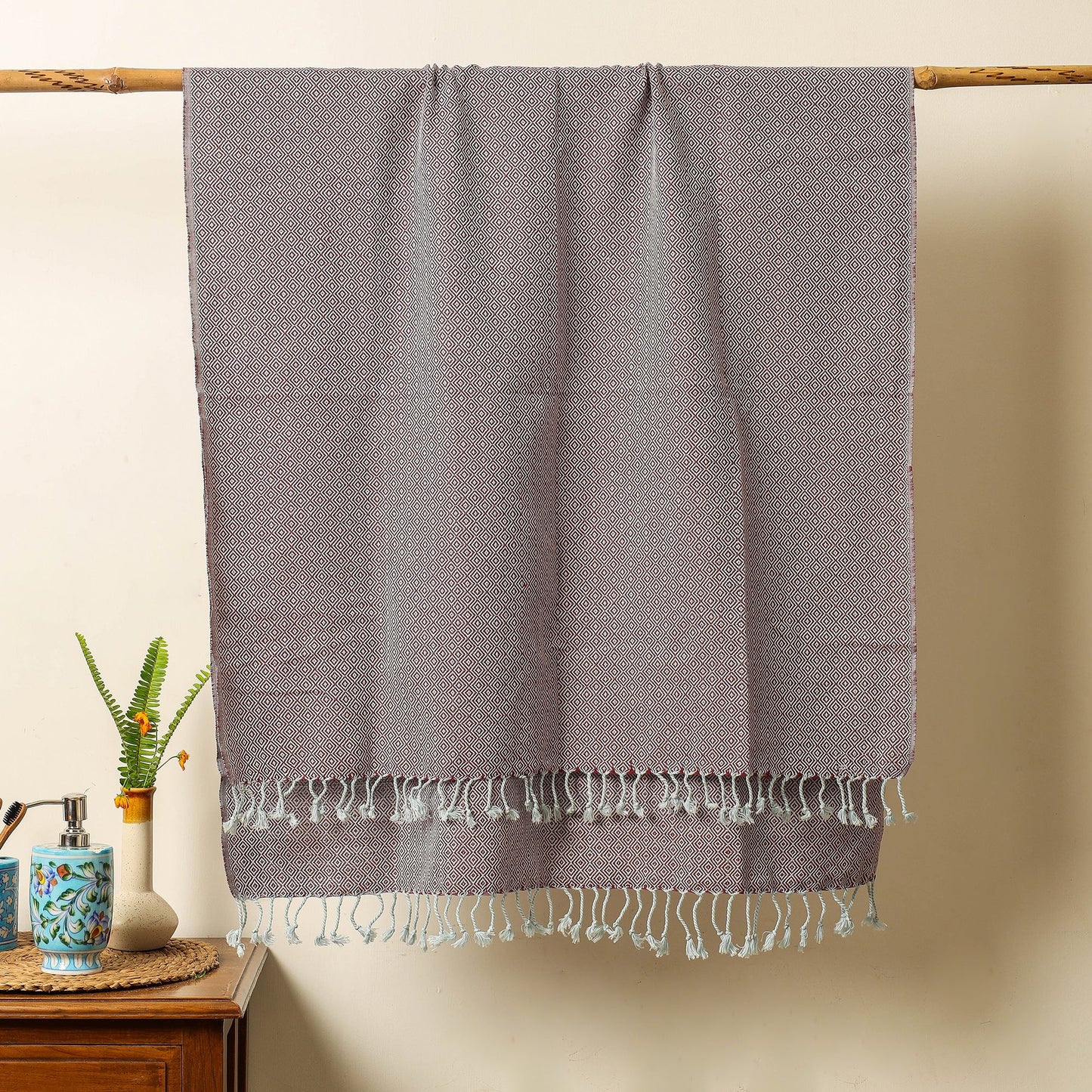 Buy Handloom Cotton Towel with Tassels from Bijnor by Nizam l iTokri.com