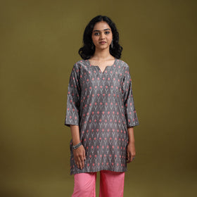 Handloom embroidered mercerised cotton short pochampally