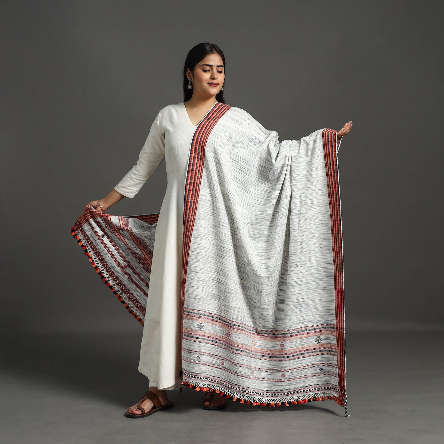 Grey - handloom fine cotton kutch bhujodi dupatta 08