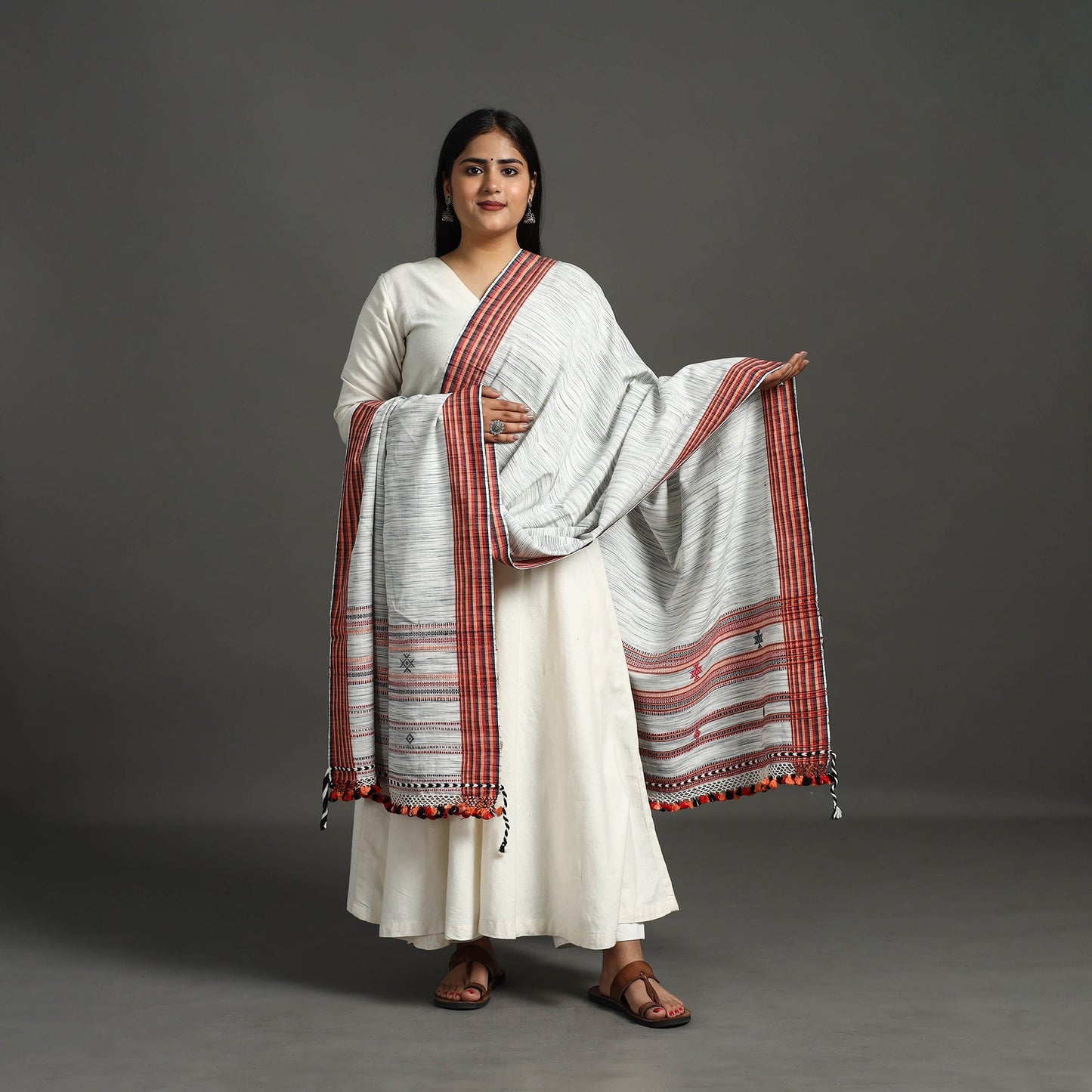 Grey - handloom fine cotton kutch bhujodi dupatta 08