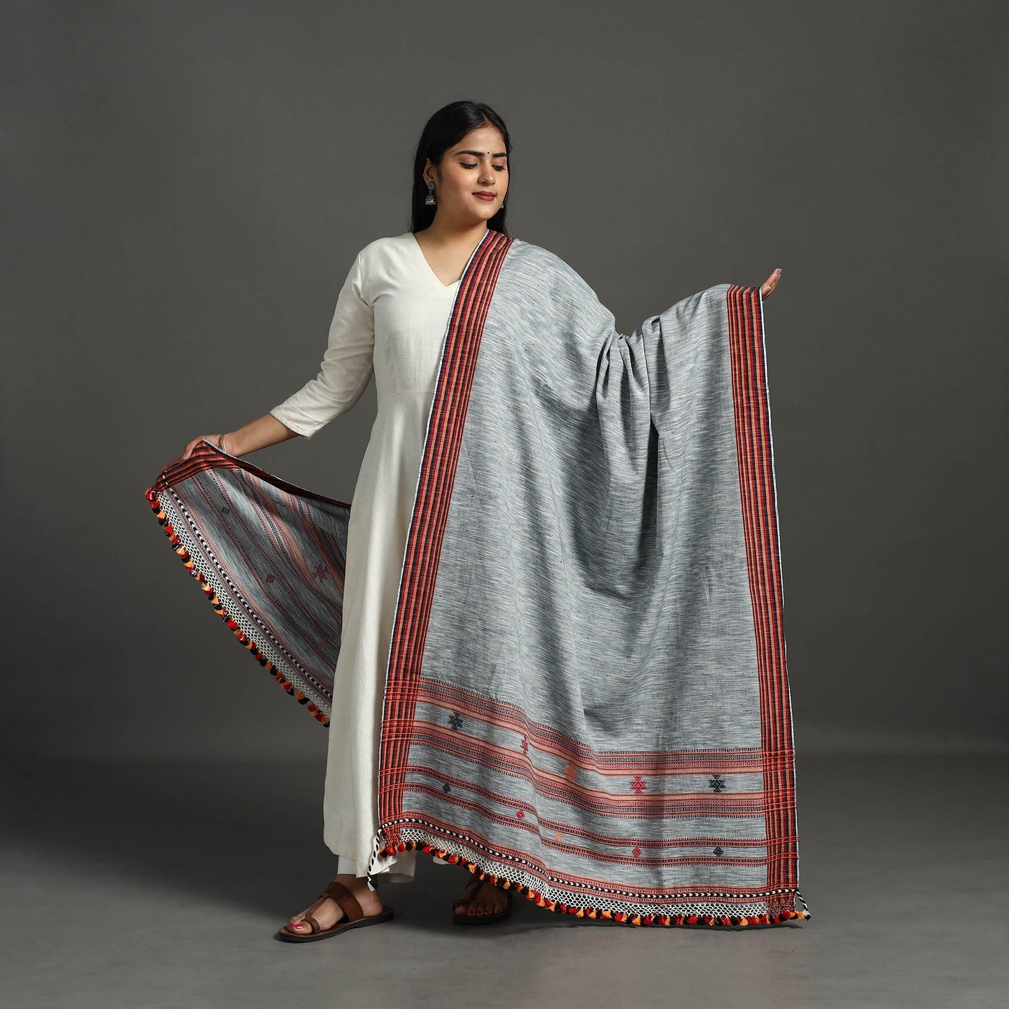 Grey - handloom fine cotton kutch bhujodi dupatta 13