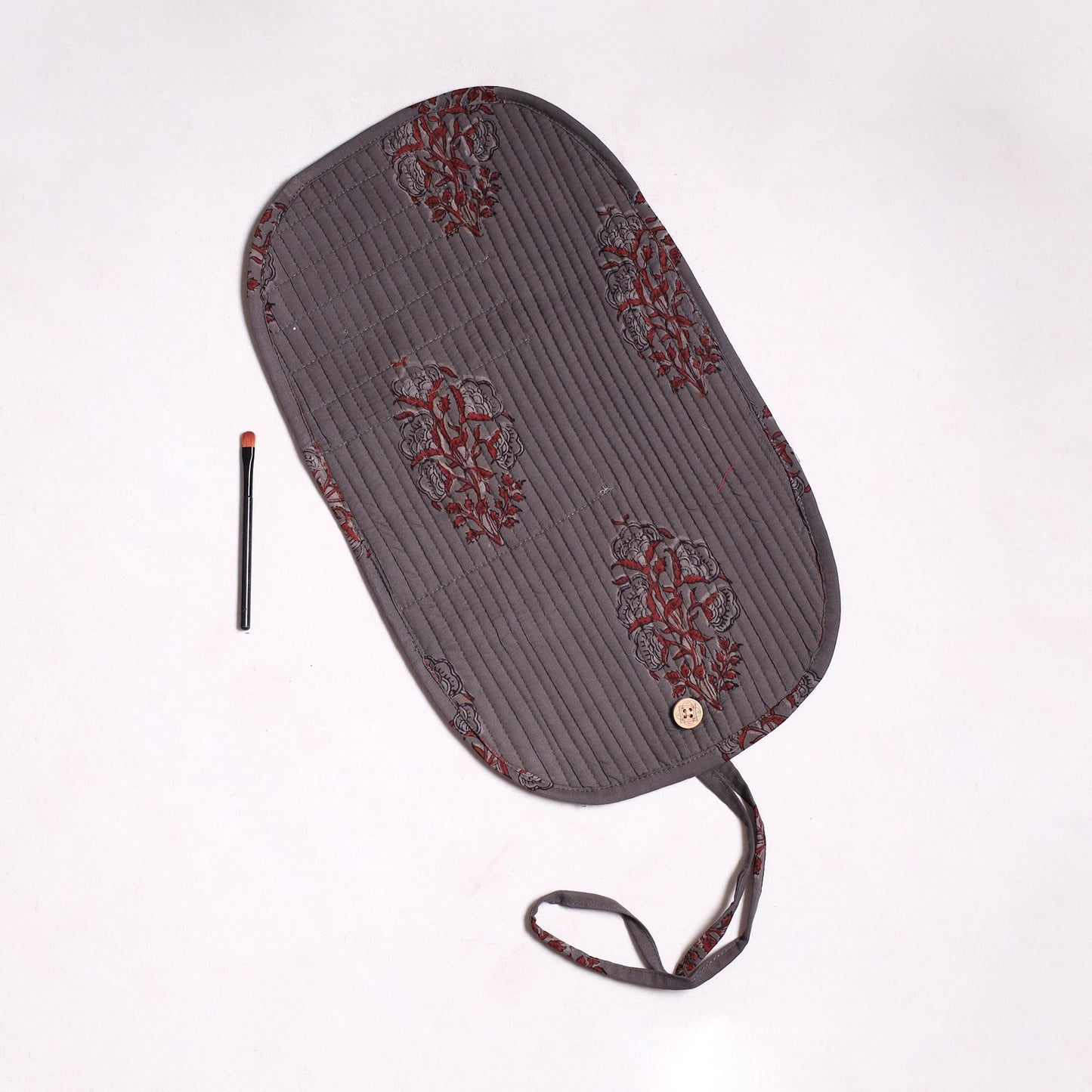 Handmade multipurpose segmented make-up brush wrap