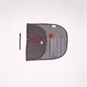 Handmade multipurpose segmented make-up brush wrap