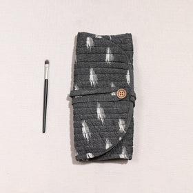  Ikat Fabric Multipurpose Segmented Make-up Brush Wrap Pouch/Case 