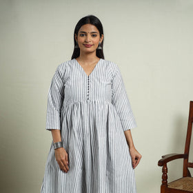 Buy Grey Jhiri Handloom Flared Cotton Kurta for Women