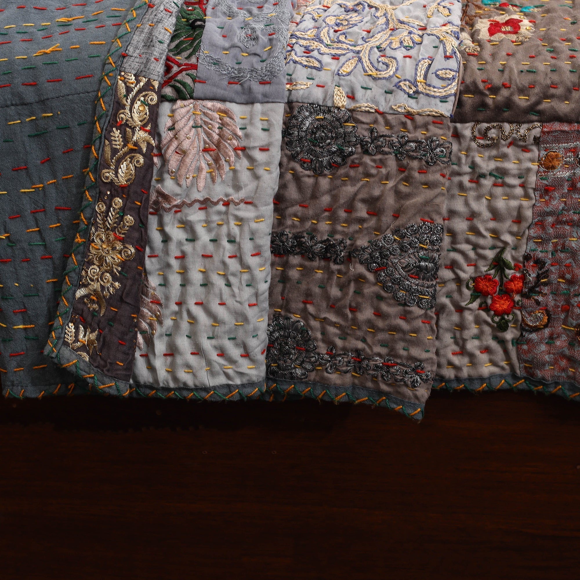 Khambadiya tagai patchwork quilt / gudri / blanket (108 x