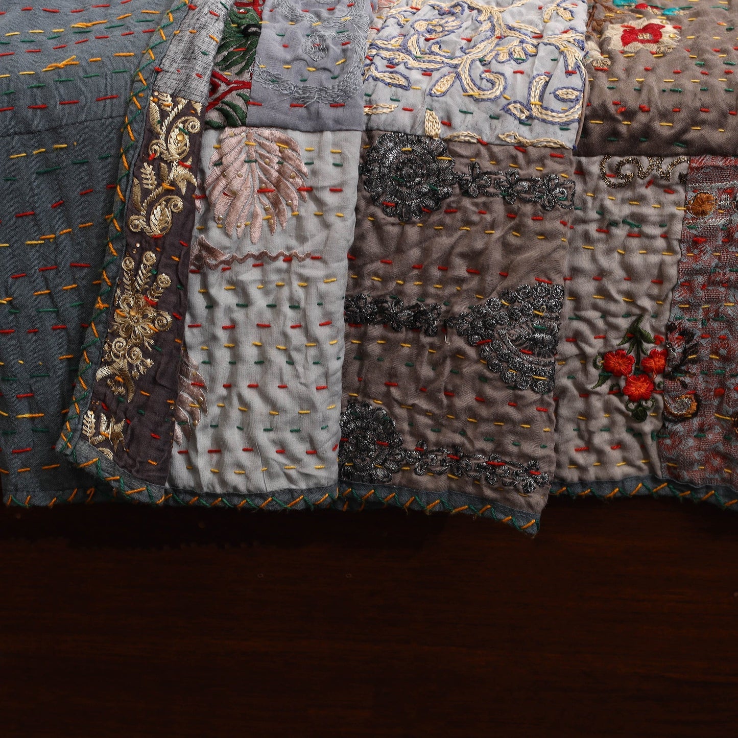 Khambadiya tagai patchwork quilt / gudri / blanket (108 x