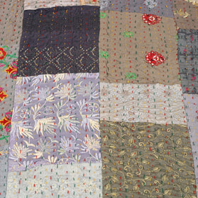 Khambadiya tagai patchwork quilt / gudri / blanket (108 x