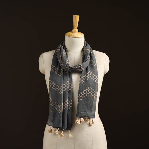 Mul cotton kutch hand batik stole with tassels 03