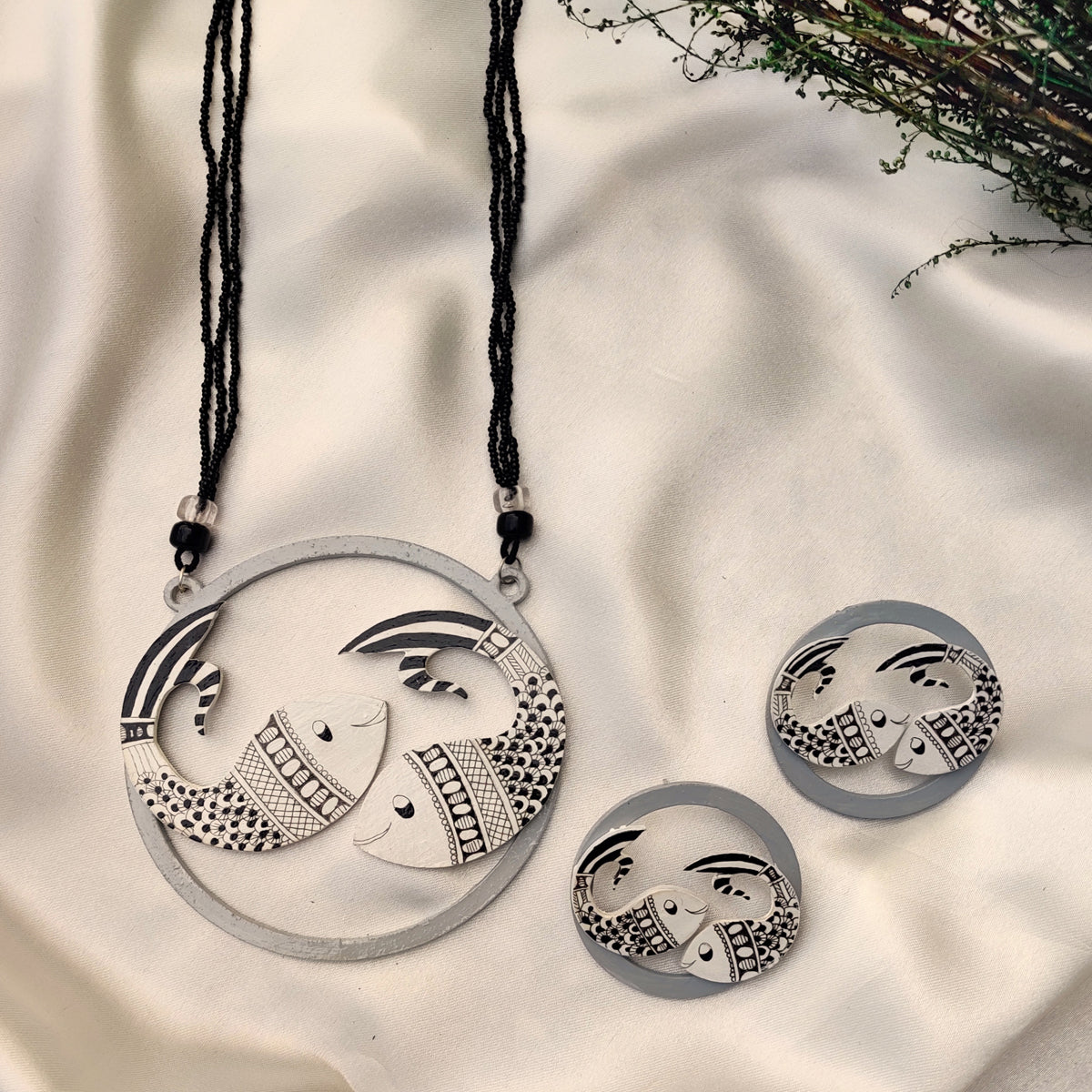  Madhubani Handpainted Wooden Necklace Set Online India l iTokri.com