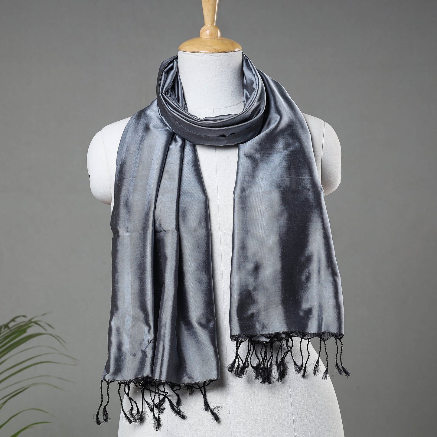  Traditional Maheshwari Silk Handloom Stole with Tassels 