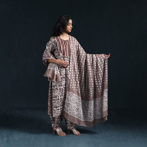 Hand batik cotton suit set with dupatta for women 04