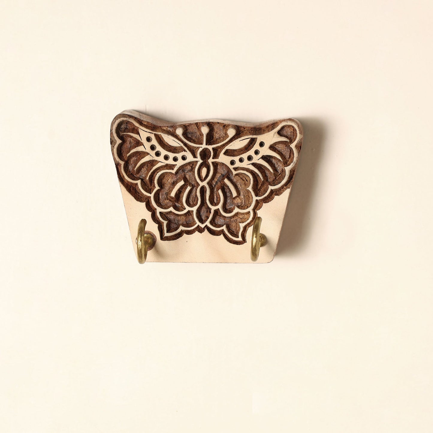  Hand Carved Sheesham Wood Block Key Hanger ( 2 pegs) Online in India l iTokri.com 