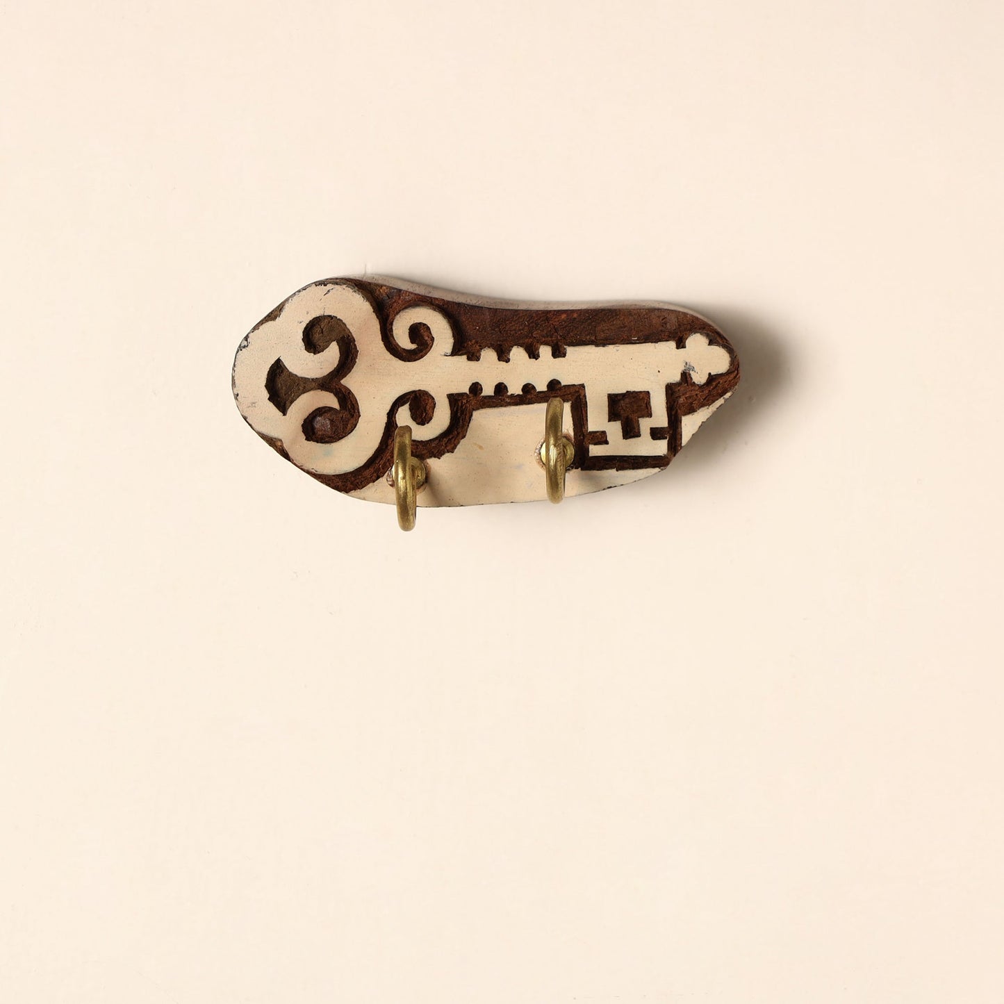  Hand Carved Sheesham Wood Block Key Hanger ( 2 pegs) Online in India l iTokri.com 