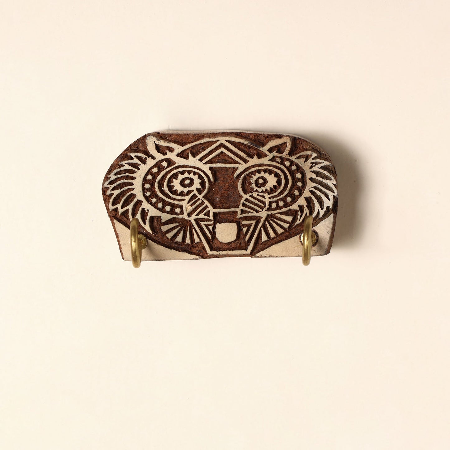  Hand Carved Sheesham Wood Block Key Hanger ( 2 pegs) Online in India l iTokri.com 