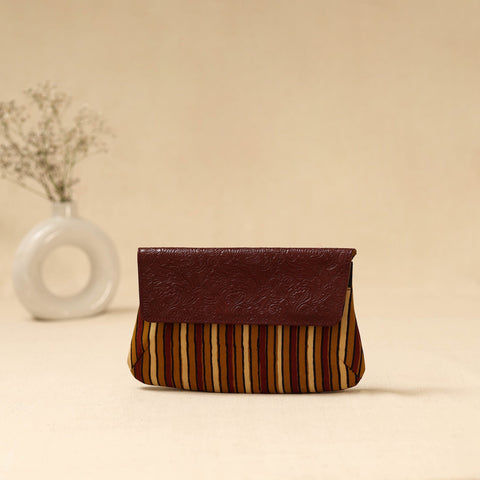 Hand clutch with embossed leather flap 40 - handcrafted