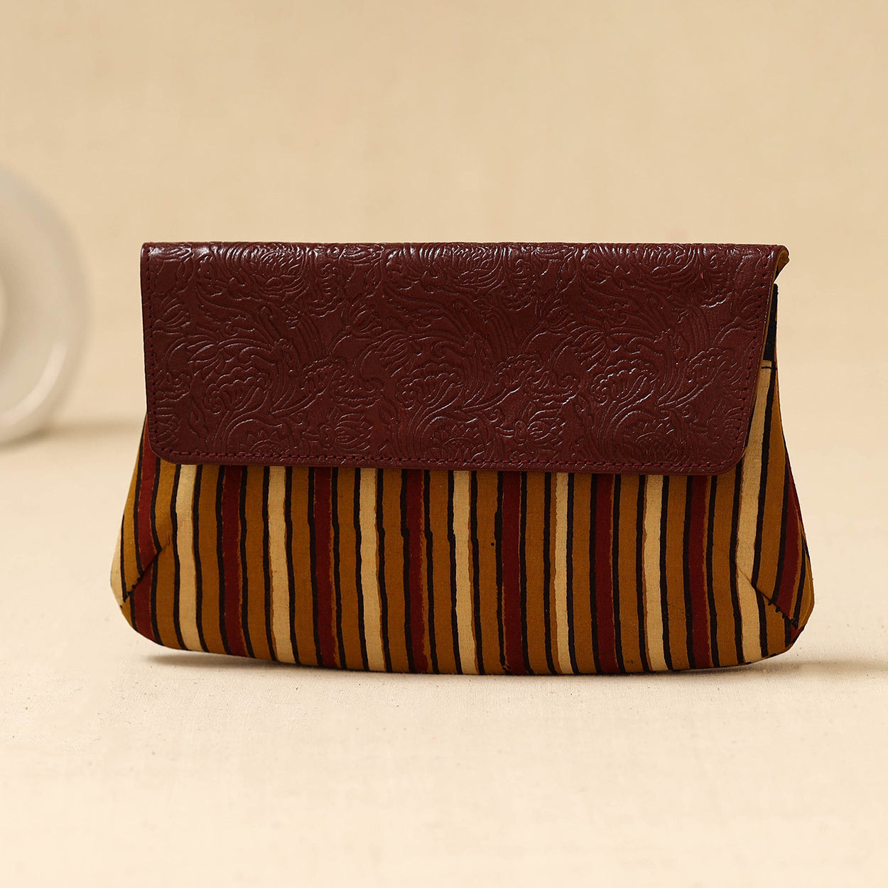 Hand clutch with embossed leather flap 40 - handcrafted