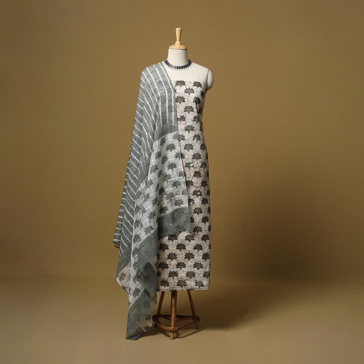 Hand kutch batik cotton 3pc unstitched dress material 04