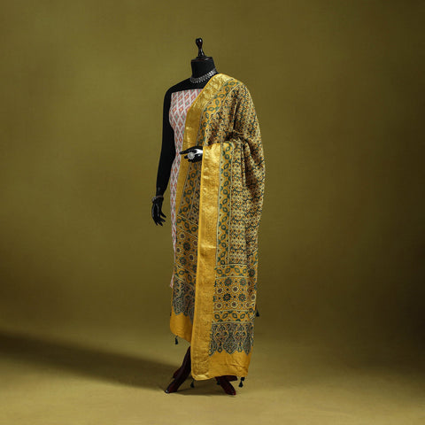 Hand natural dyed dola silk zari border dupatta