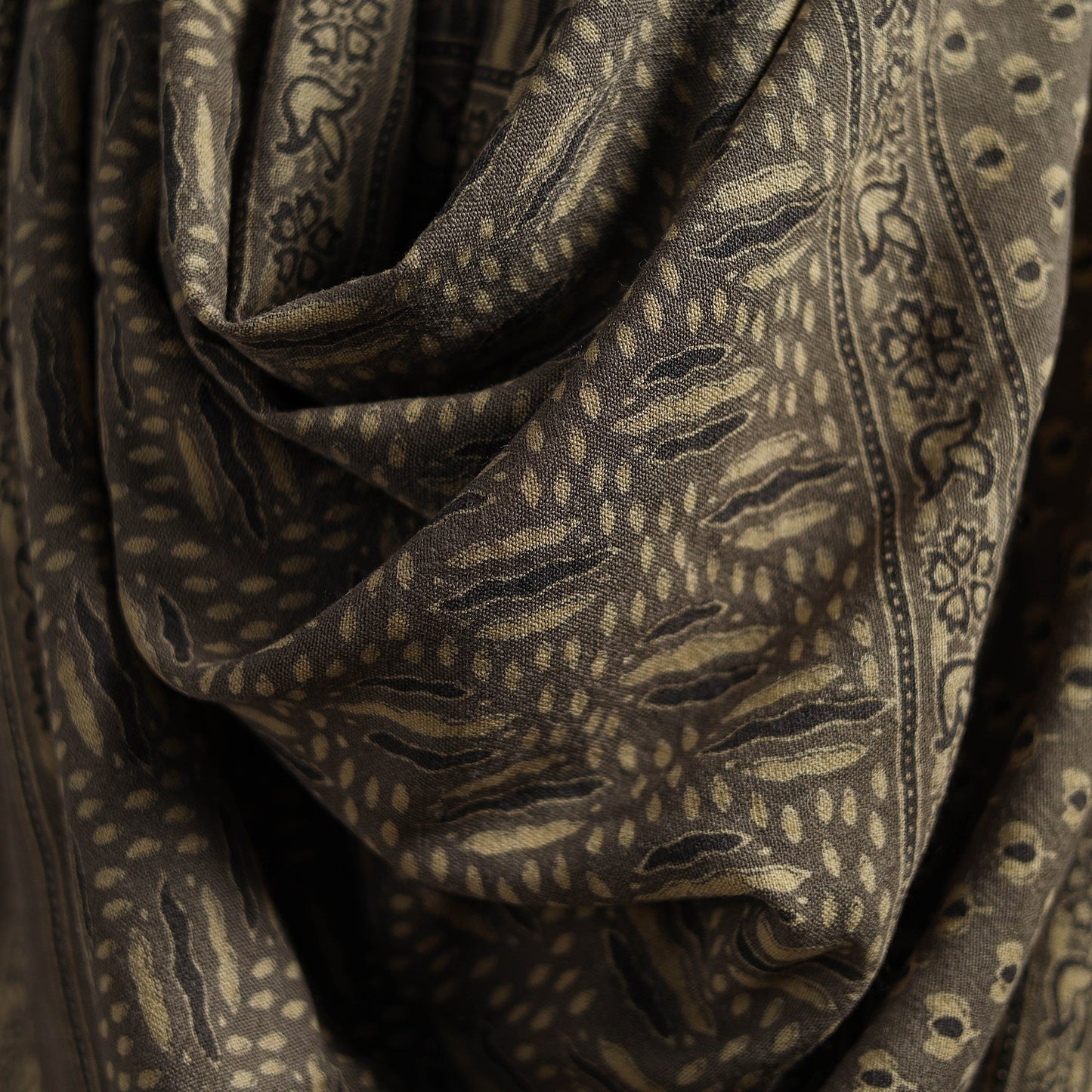 Hand natural dyed handwoven acrylic wool shawl 01