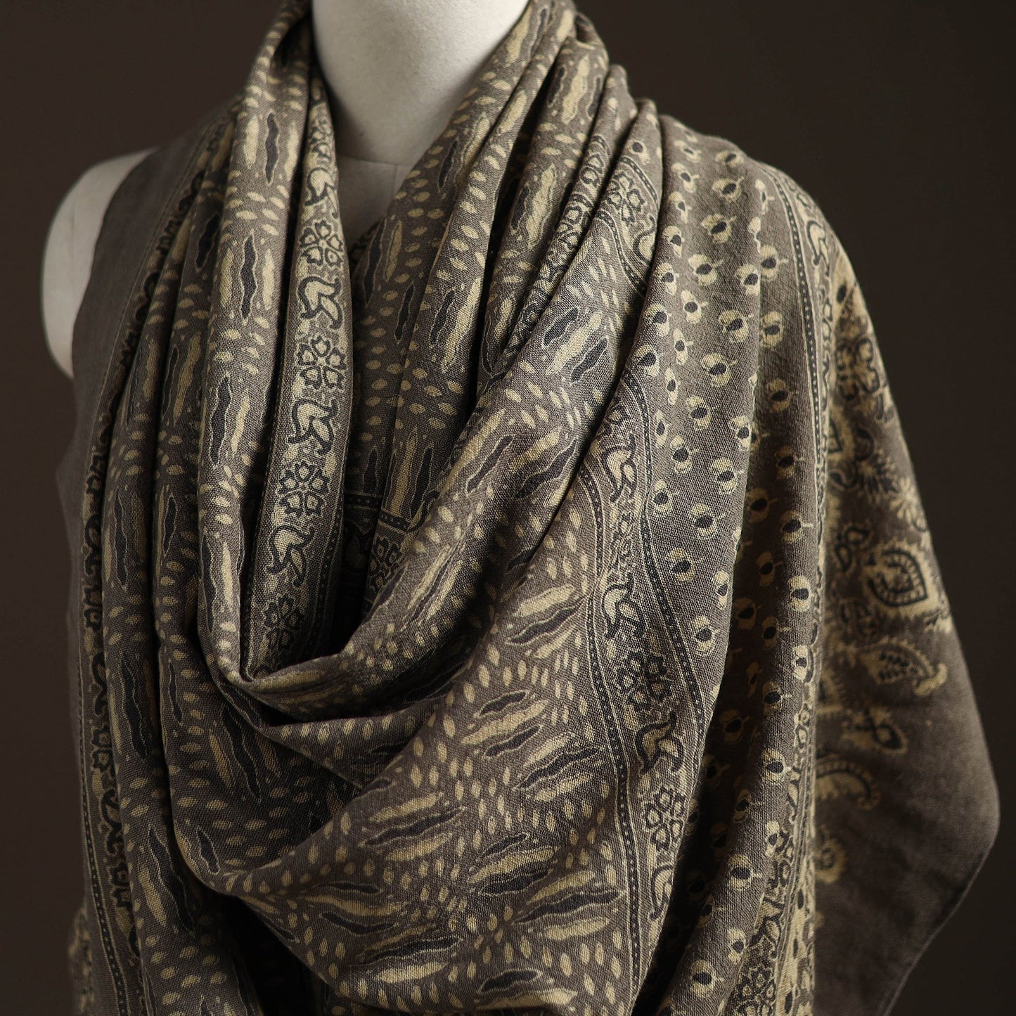 Hand natural dyed handwoven acrylic wool shawl 01