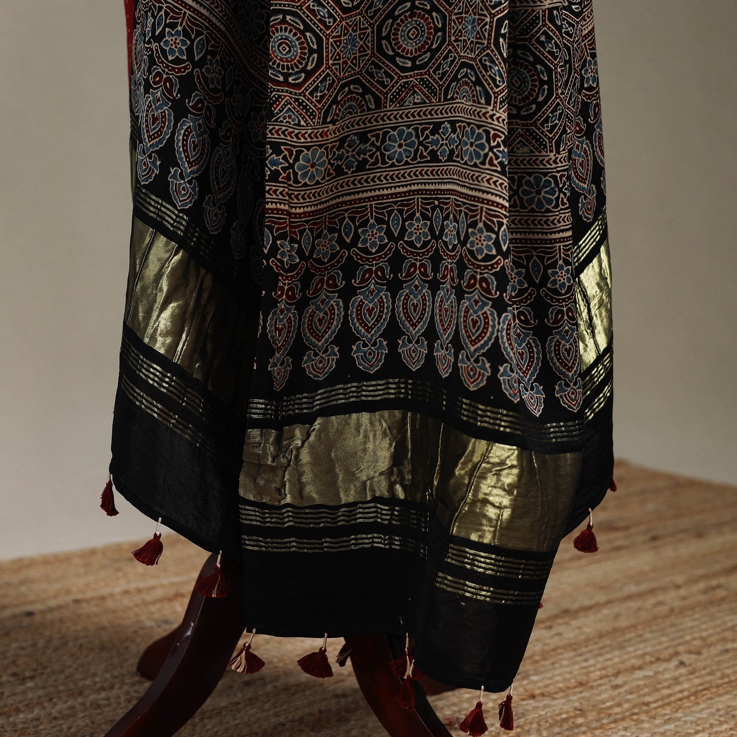 Hand natural dyed modal silk dupatta with lagdi patta 32