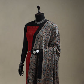 Hand natural dyed modal silk dupatta with lagdi patta 32