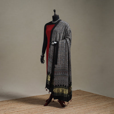 Hand natural dyed modal silk dupatta with lagdi patta 35