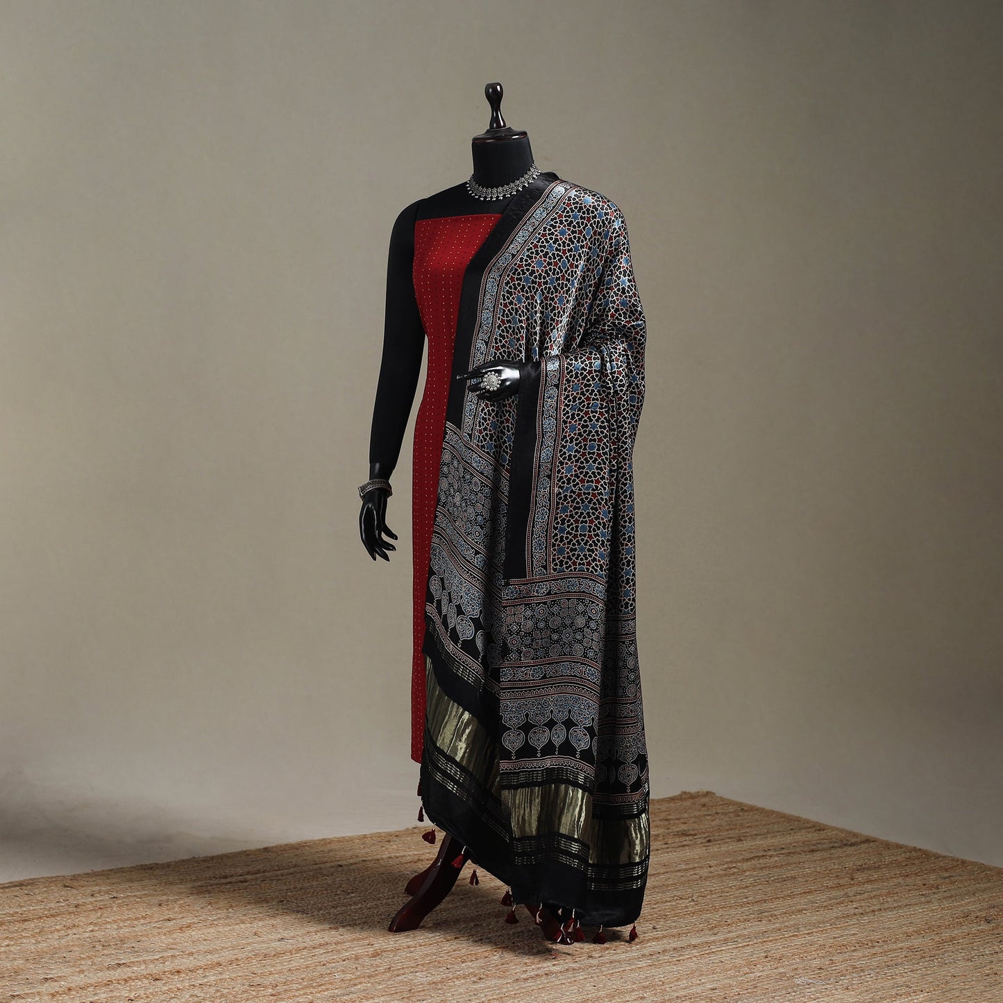 Hand natural dyed modal silk dupatta with lagdi patta 36