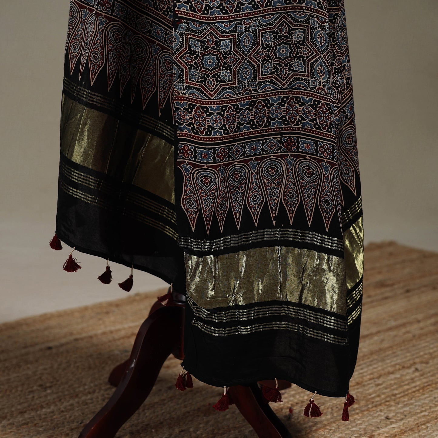 Hand natural dyed modal silk dupatta with lagdi patta 38