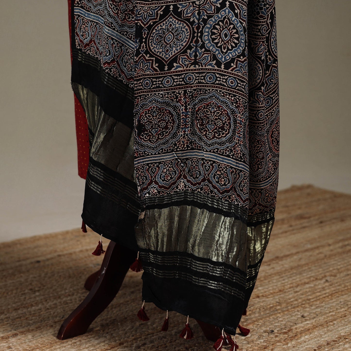 Hand natural dyed modal silk dupatta with lagdi patta 39