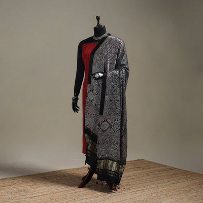 Hand natural dyed modal silk dupatta with lagdi patta 39