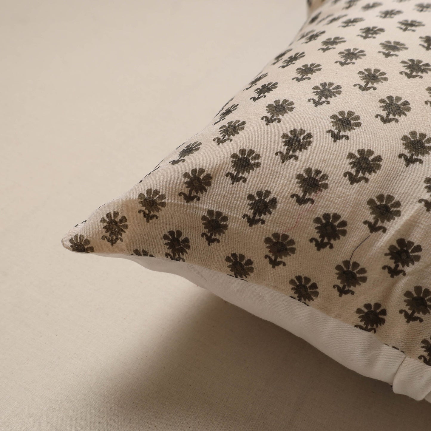 Hand sanganeri cushion cover 136 - handcrafted