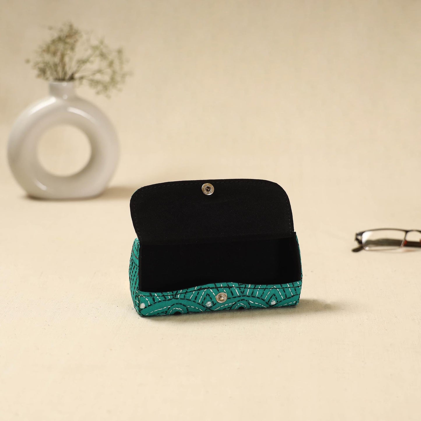Handcrafted bengal kantha work spectacle case 05