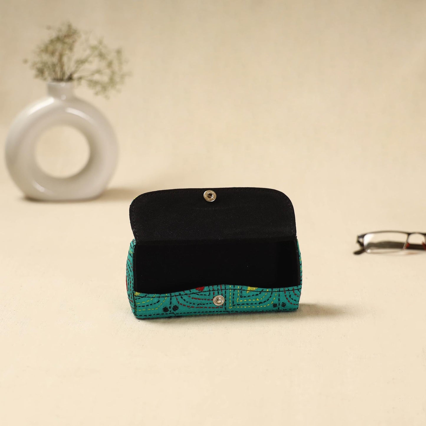 Handcrafted bengal kantha work spectacle case 08