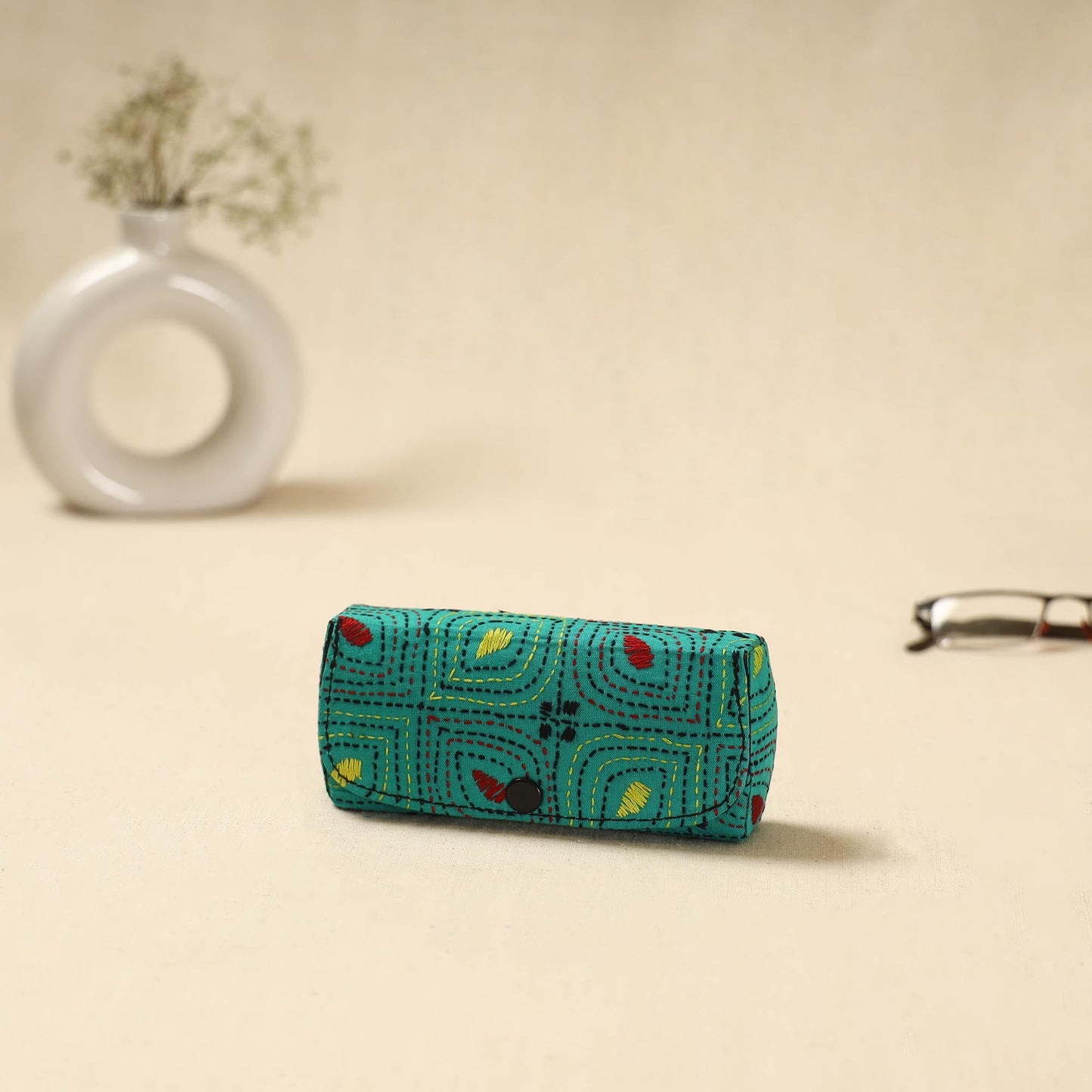 Handcrafted bengal kantha work spectacle case 08