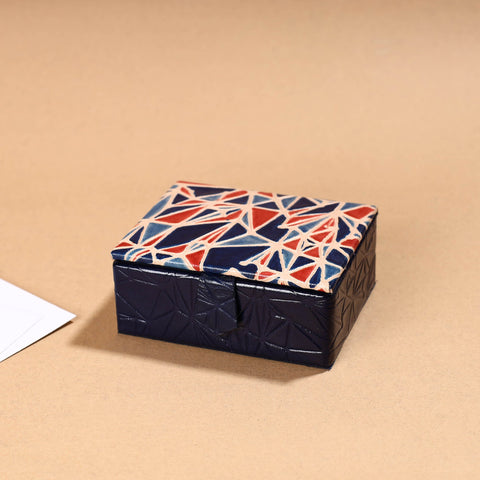  Handcrafted Embossed Leather Card Holder 03