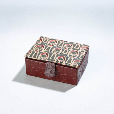  Handcrafted Embossed Leather Card Holder 