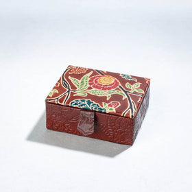  Handcrafted Embossed Leather Card Holder 