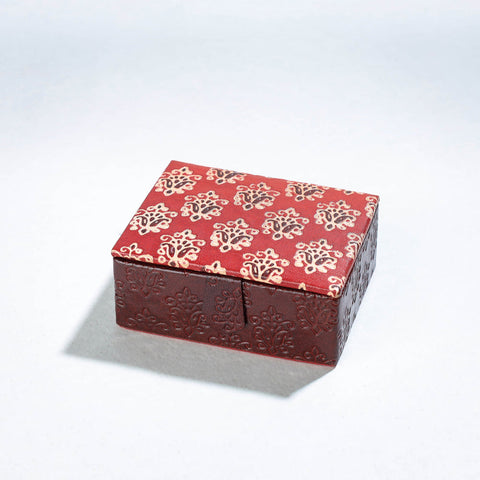  Handcrafted Embossed Leather Card Holder 