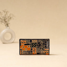 Handcrafted embossed leather wallet 49