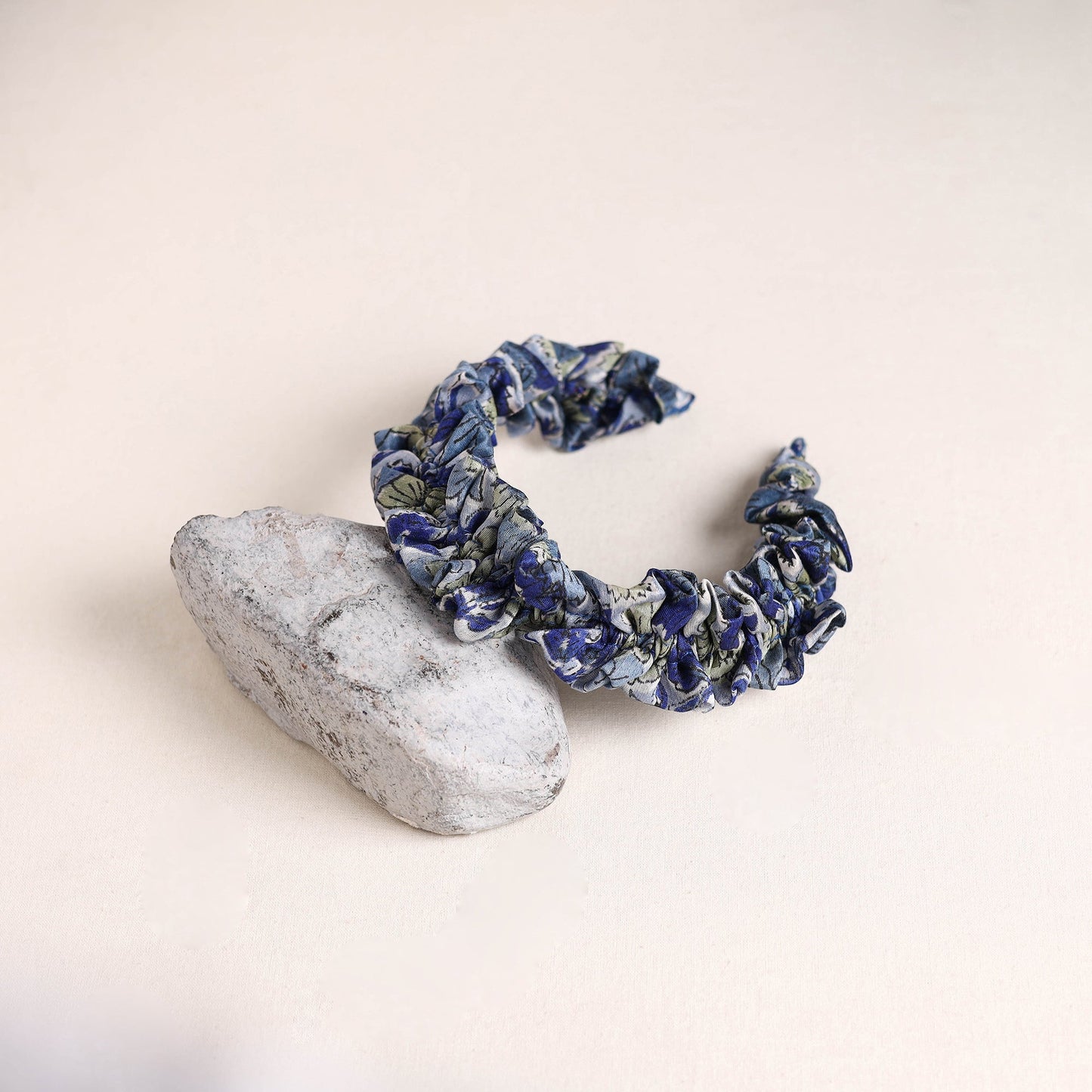 Handcrafted fab artwork hair band 05