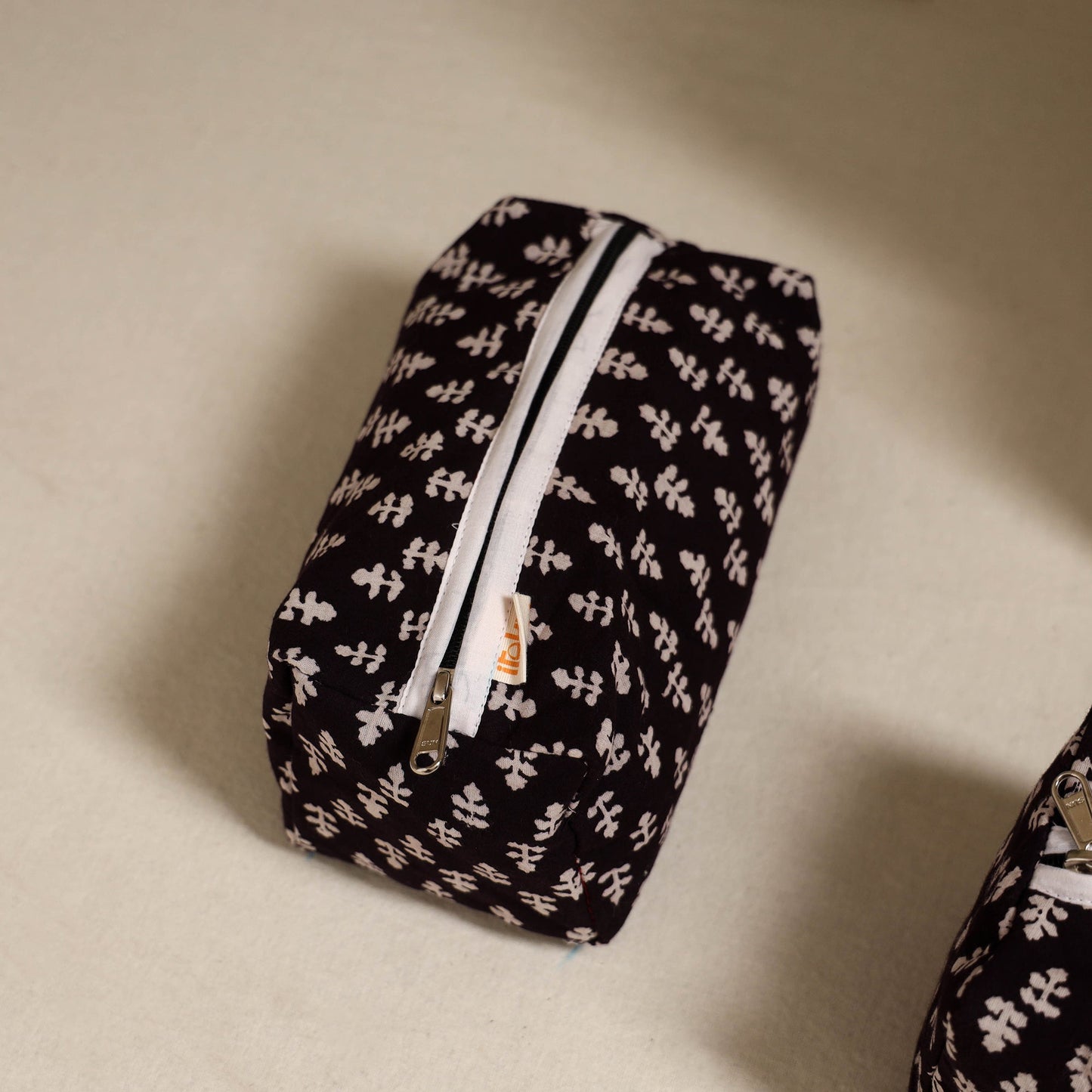 Handcrafted fabric toiletry bags (set of 3) 32